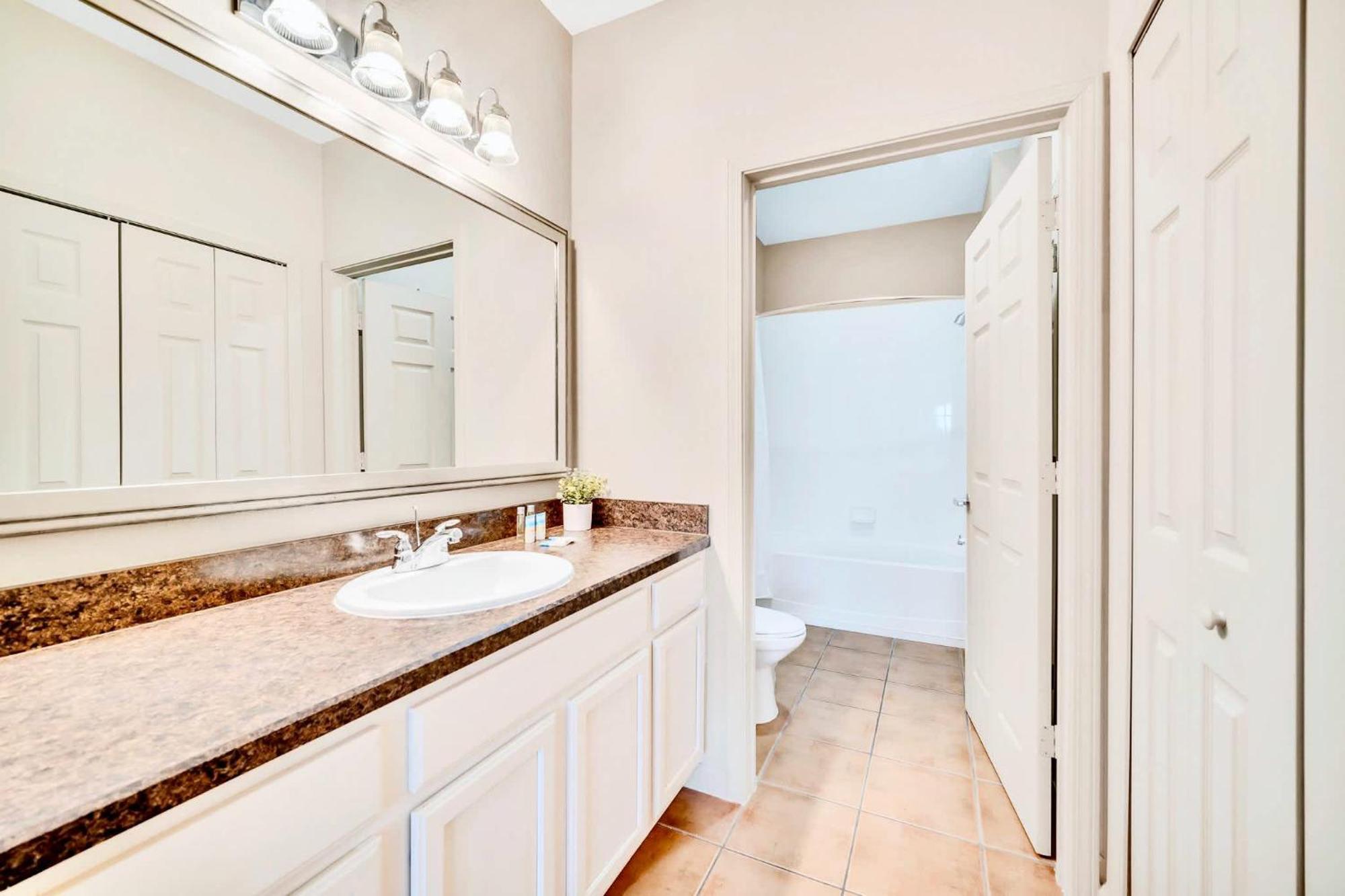 Luxury 2Br Condo - Pool & Hot Tub - Near Disney Орландо Екстериор снимка